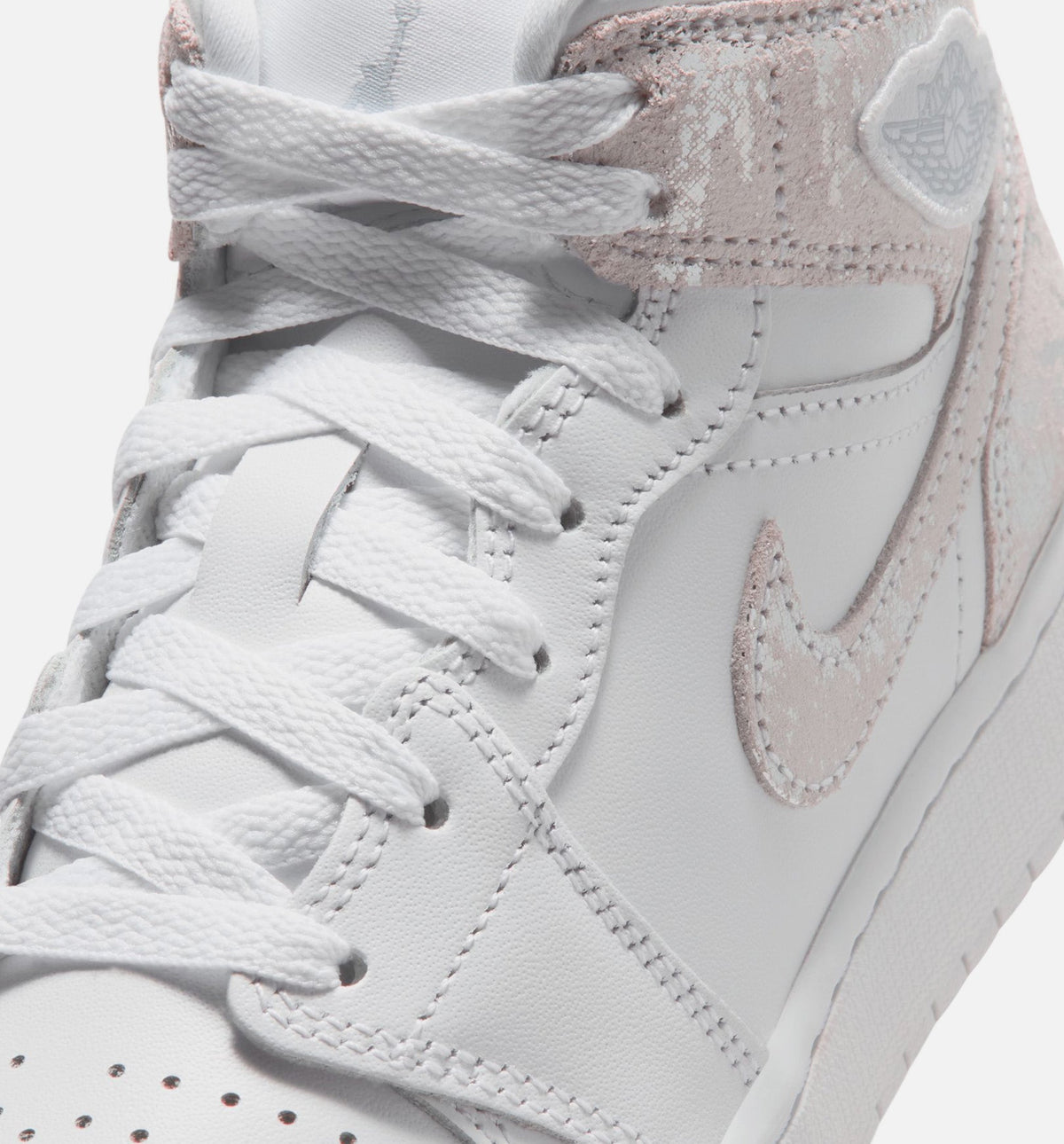 Air Jordan 1 Mid SE Grade School Shoes - White / Field Silver