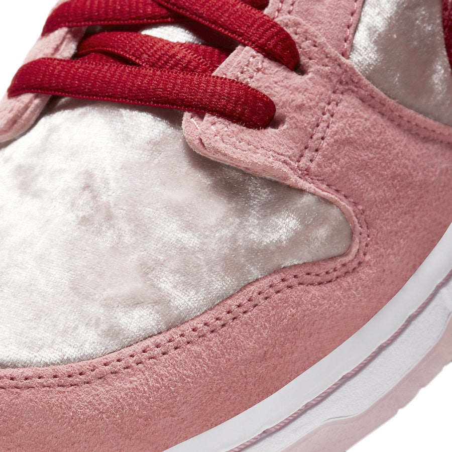 StrangeLove x Nike SB Dunk Low Valentine's Day CT2552-800