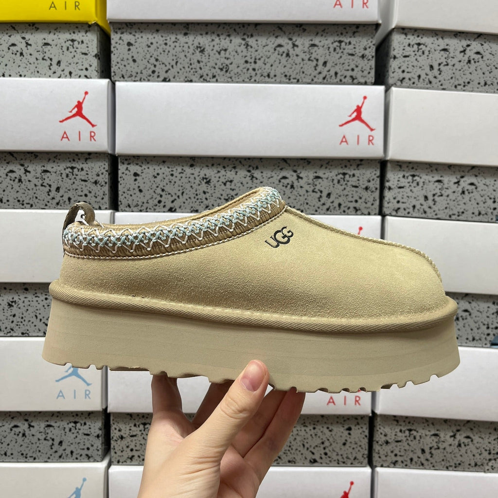 UGG Kallen Lace Platform Slipper – Suede Closed-Toe Mule with Shearling Lining, Blue & White Braided Collar Trim & Chunky Platform Sole in Sand