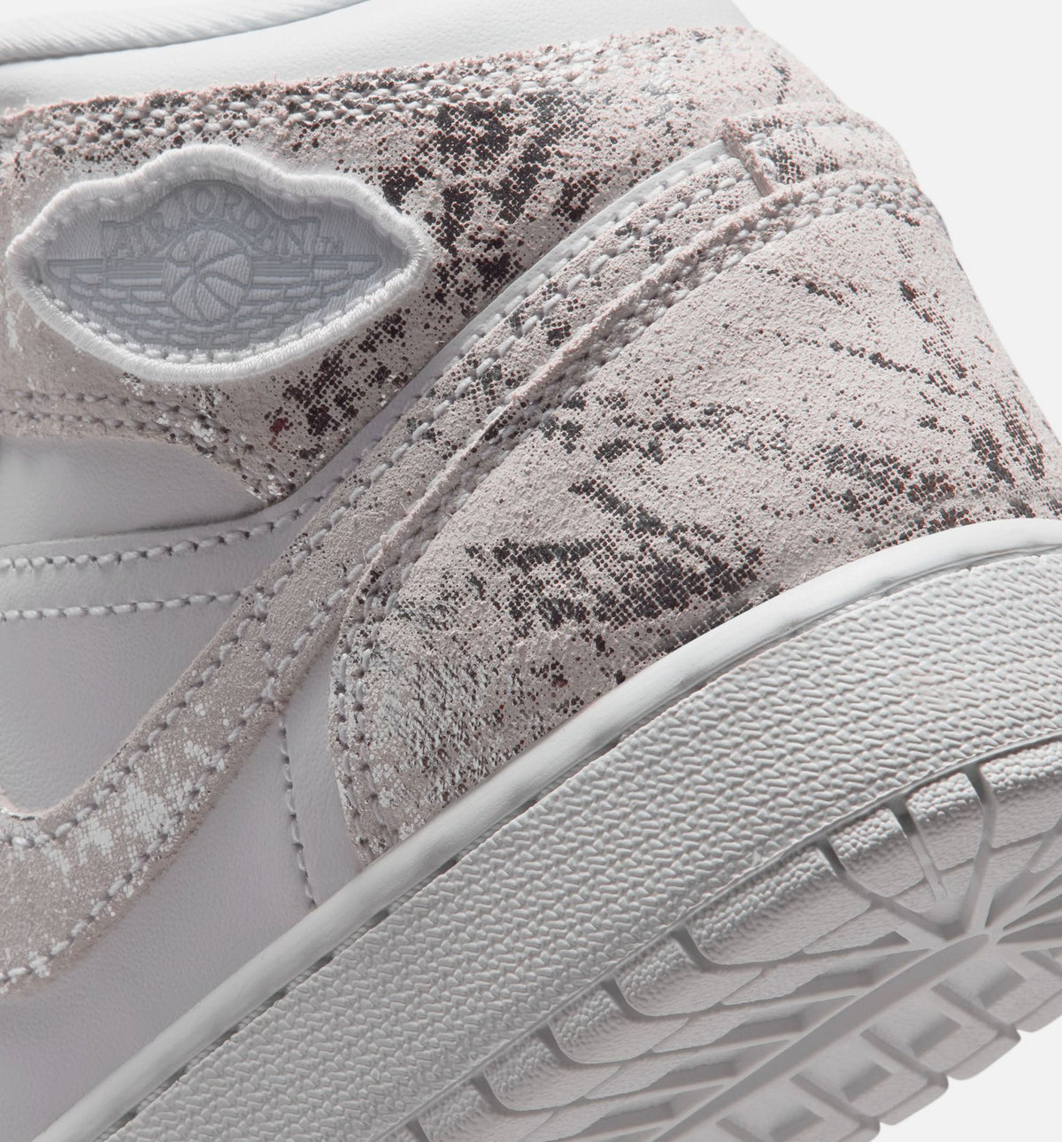 Air Jordan 1 Mid SE Grade School Shoes - White / Field Silver