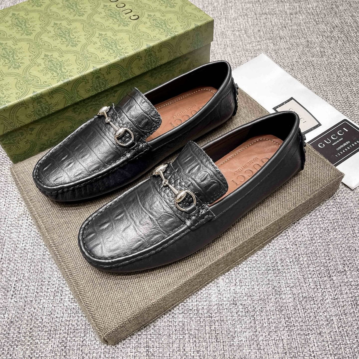 Gucci Men's Black Textured Loafers - Moc-Toe Stitching