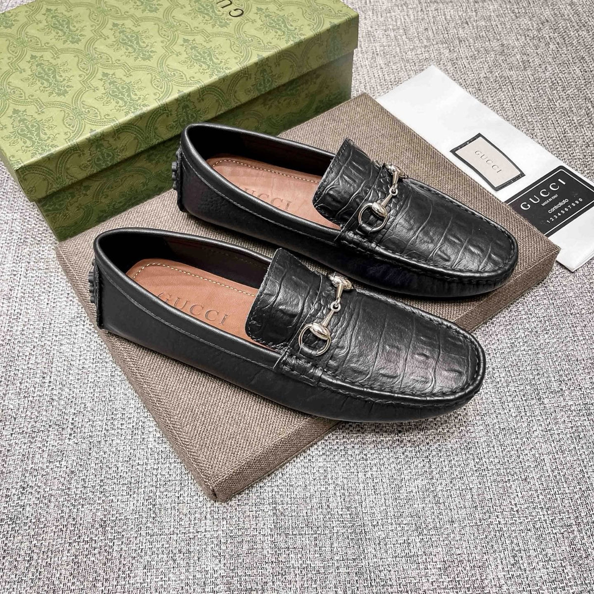 Gucci Men's Black Textured Loafers - Moc-Toe Stitching