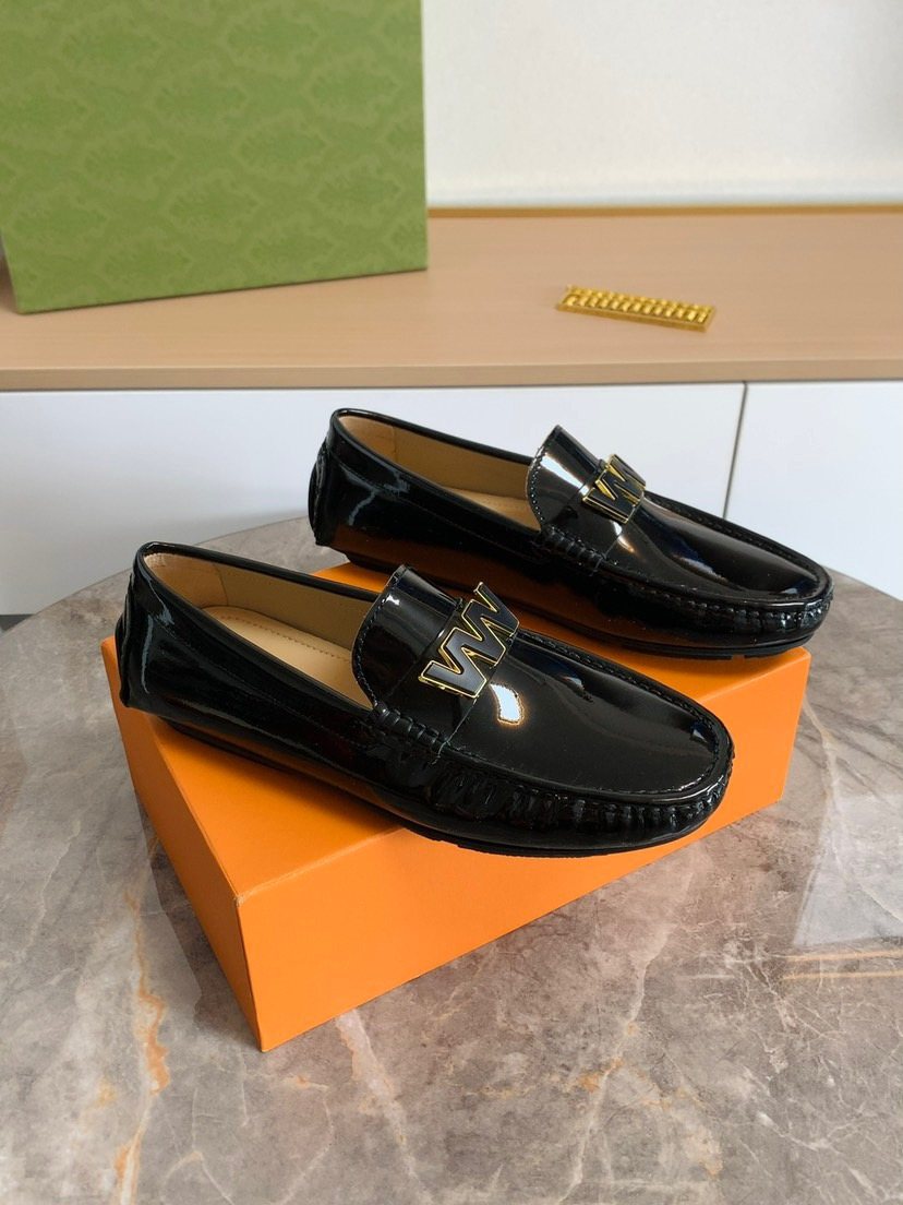 Gucci Men's Black Metal-Detail Loafers - Rubber Outsole
