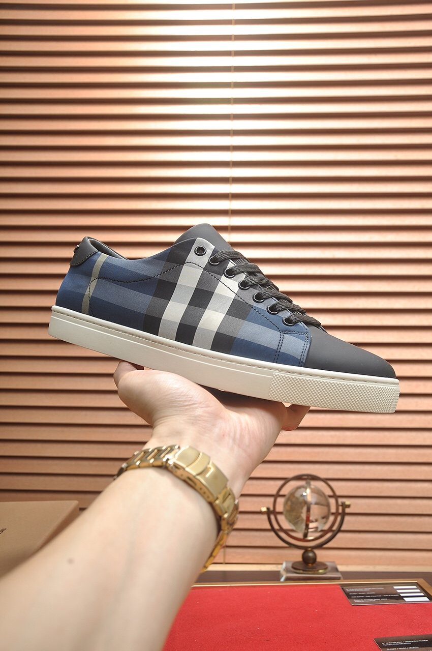 Burberry Check Panel Low-Top Sneakers - Check-Pattern Panel Details